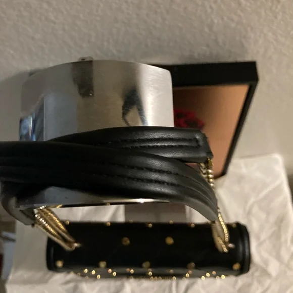 Low Start Love Alert 🔔 Moschino Crossbody Bag Black with Studded Gold Hearts - Picture 3 of 11